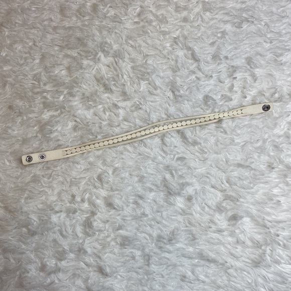 White Rhinestone Double Wrap Snap Bracelet - Picture 7 of 8